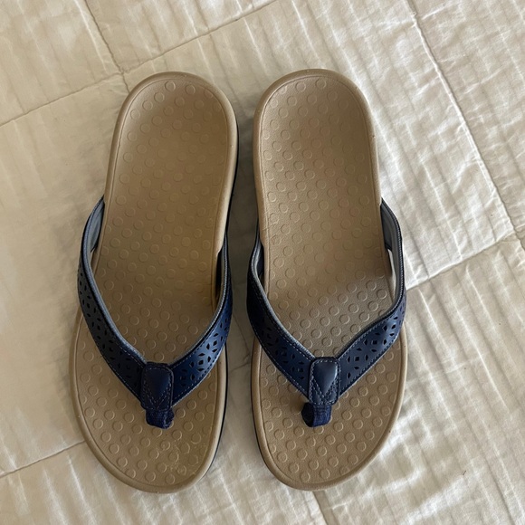 Vionic TIDE TOE POST SANDAL - Picture 6 of 7